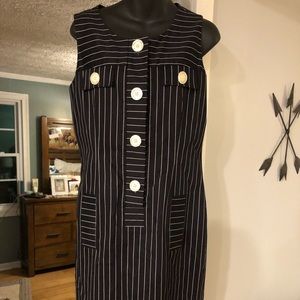 Size 10. Black pinstripe. Oscar DeLaRenta